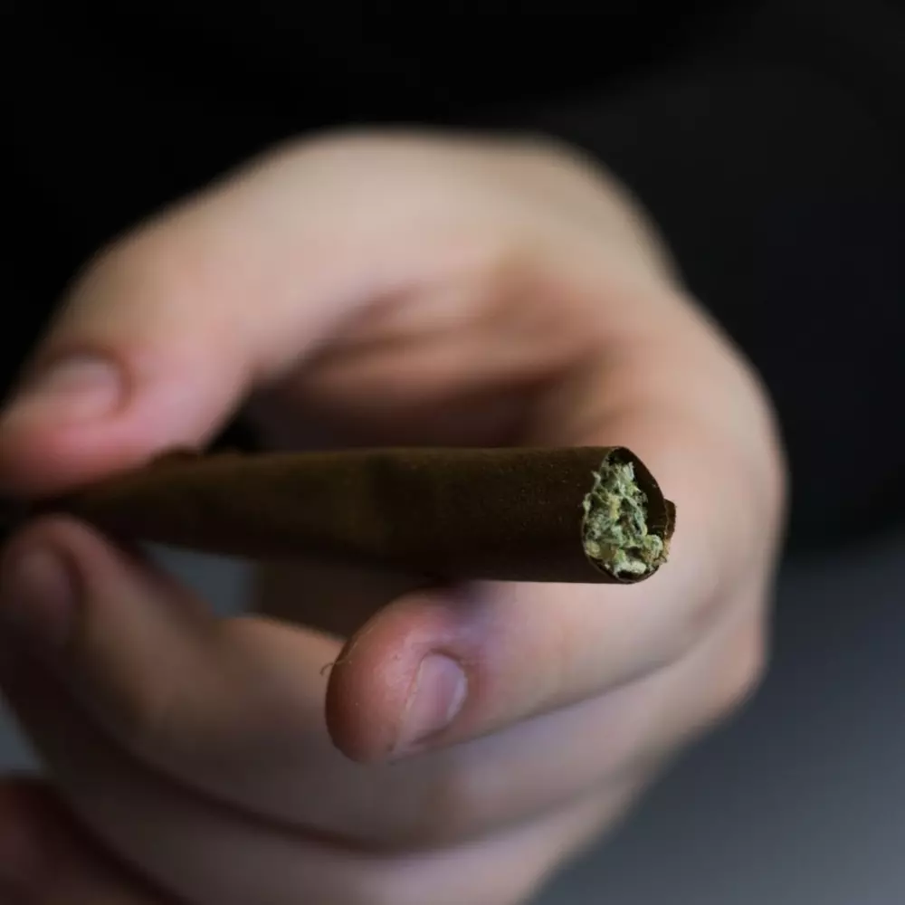 How to Roll the Perfect Blunt